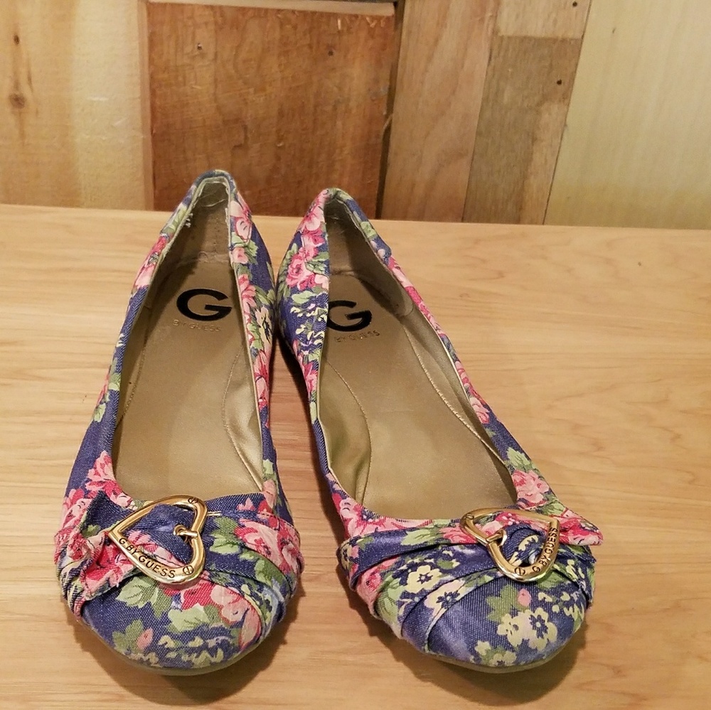 Guess flats